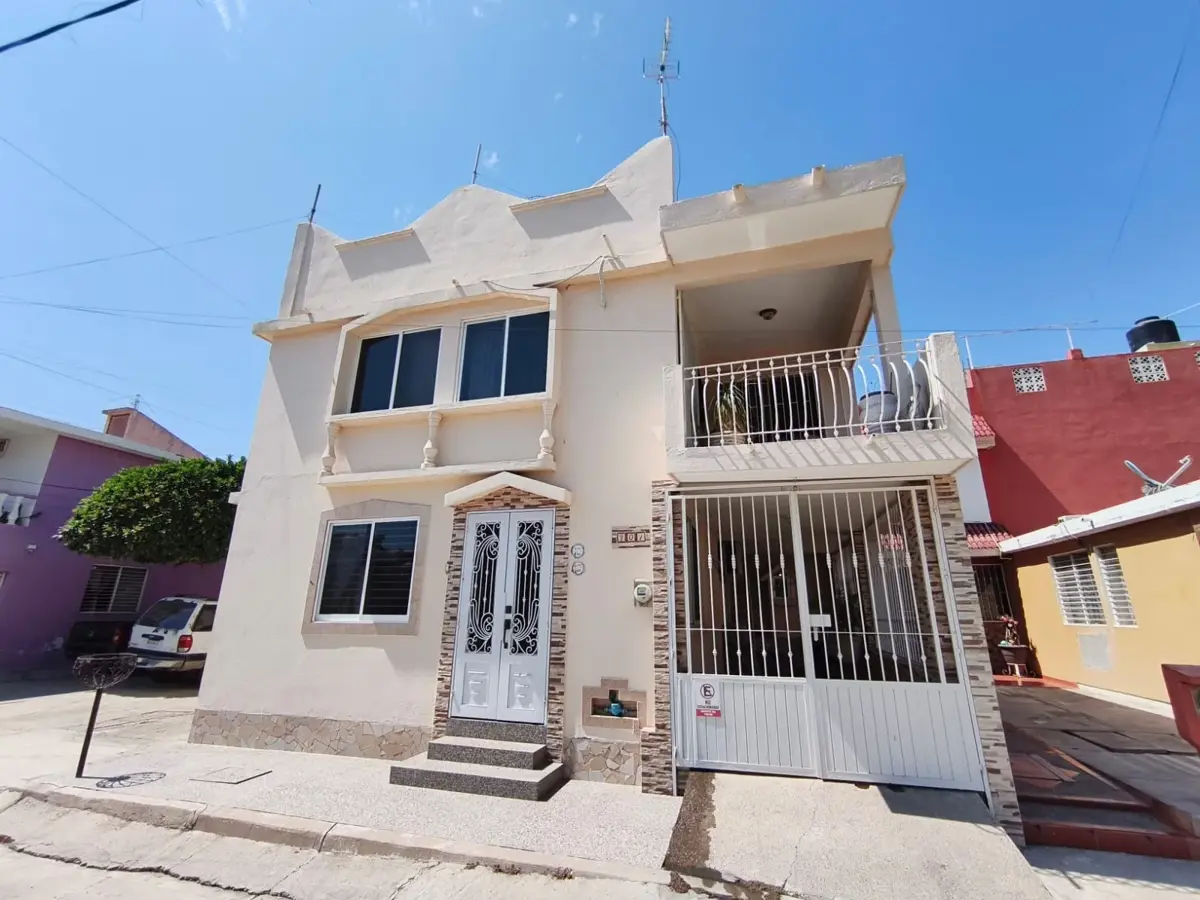 Casa en venta en Mazatlán, tres recámaras con terraza. Casa en venta en Mazatlán, tres recámaras con terraza.