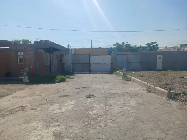 Terreno c/ oficinas en Renta
