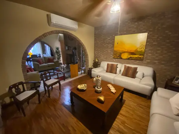 Casa en Venta en Lomas del Valle, San Pedro, 3 Rec, 392m2 de Construcción, y 300m2 de Terreno.
