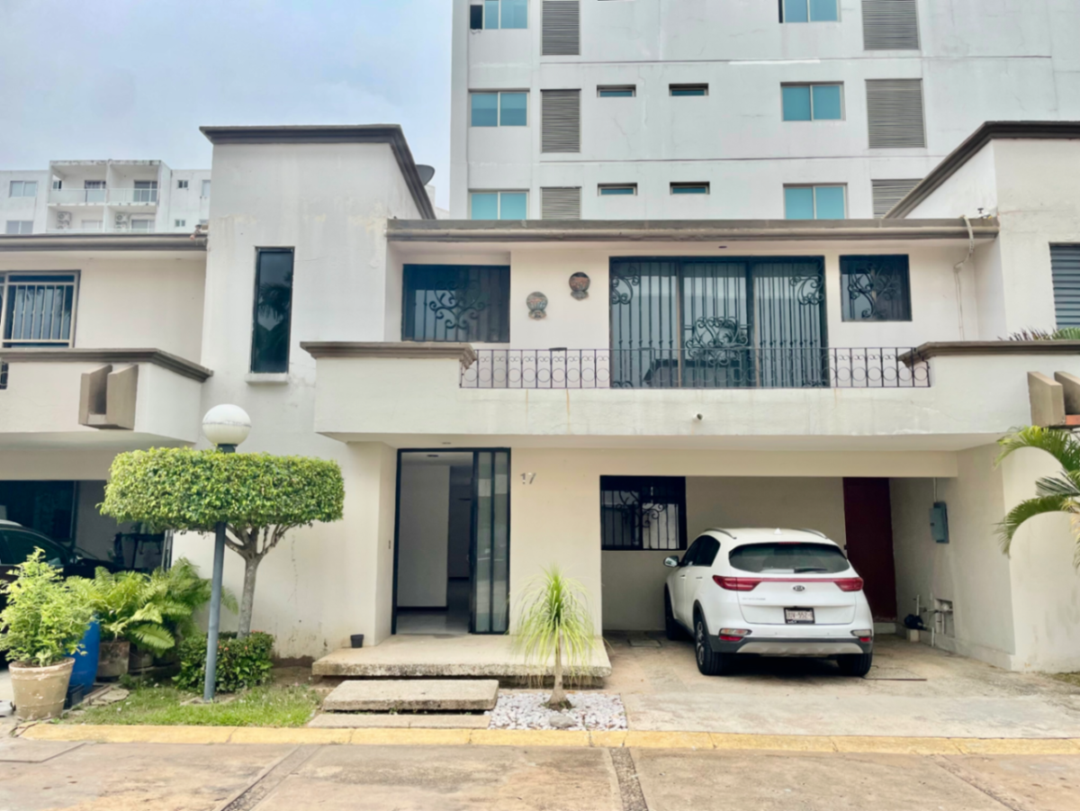 Casa en renta en Oropeza, Centro — foto 1 de 17