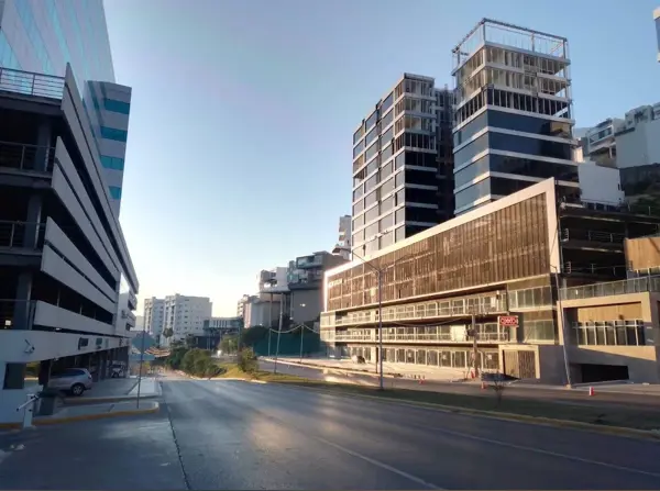 Oficina Comercial en Venta y Renta en Valle Oriente, Monterrey | Av. Fundadores