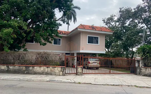 C-1466 / Venta de casa en Altavista, Tampico, Tamps.