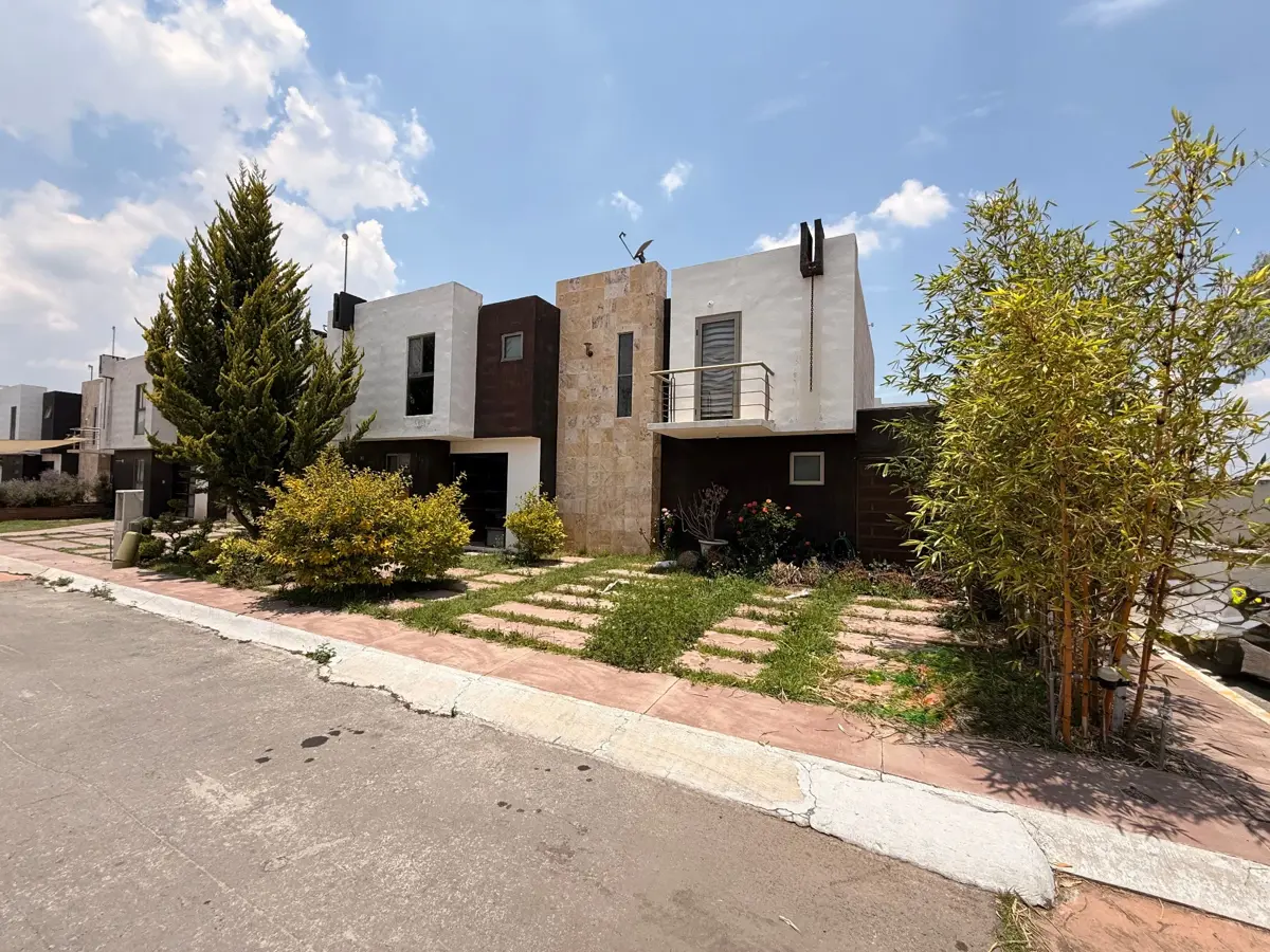 Casa en venta en Paseos de Chavarría, Mineral de la Reforma — foto 1 de 33