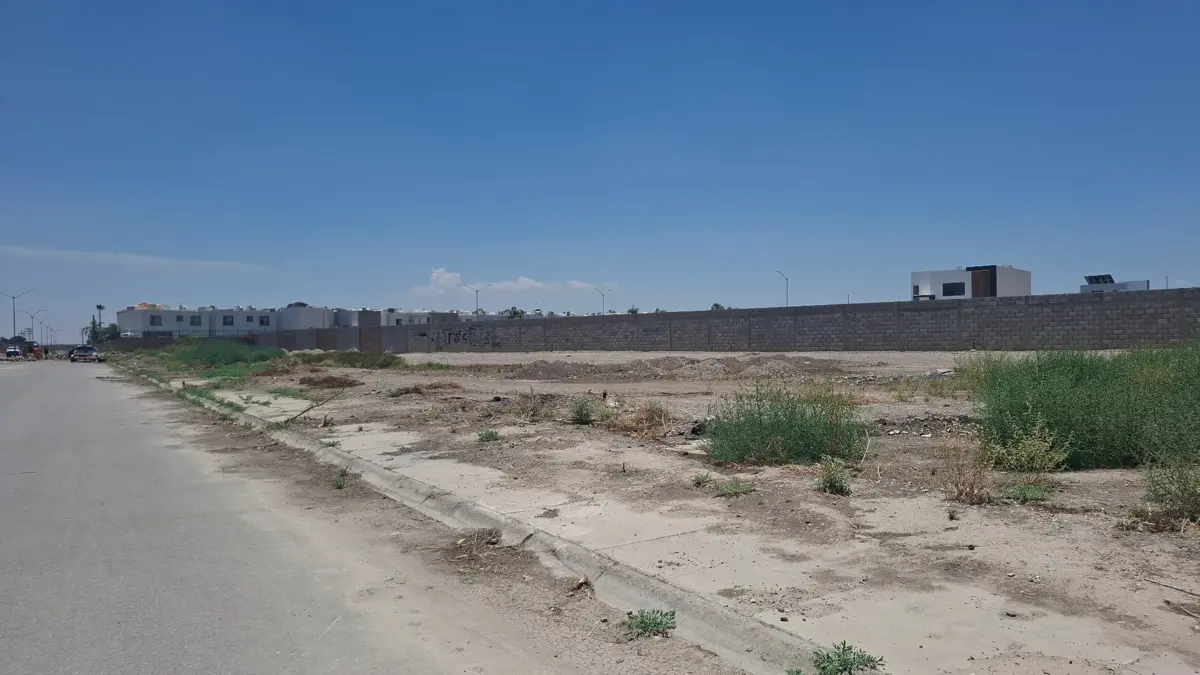 TERRENO COMERCIAL EN SENDEROS TERRENO COMERCIAL EN SENDEROS