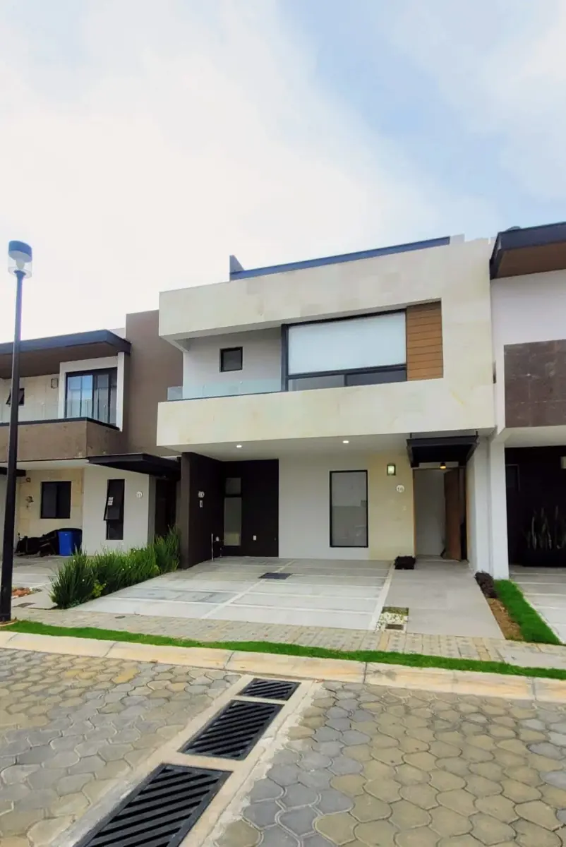 Venta de casa en Puebla, Lomas de Angelópolis - Parque Altaria Venta de casa en Puebla, Lomas de Angelópolis - Parque Altaria