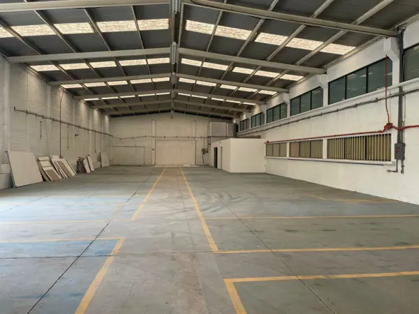 RENTA DE NAVES  "1,600 M2" ESPUELA DE FERROCARRIL