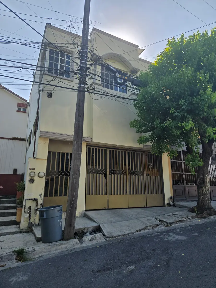 Casa en venta en Lomas Mederos, Monterrey — foto 1 de 24