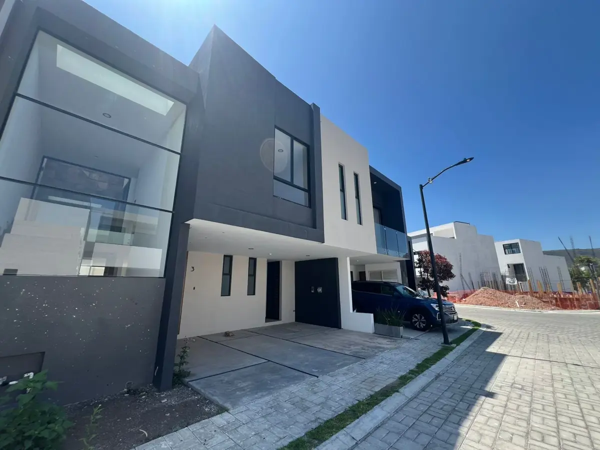Casa en venta en Lomas de Angelópolis II, San Andrés Cholula — foto 1 de 37