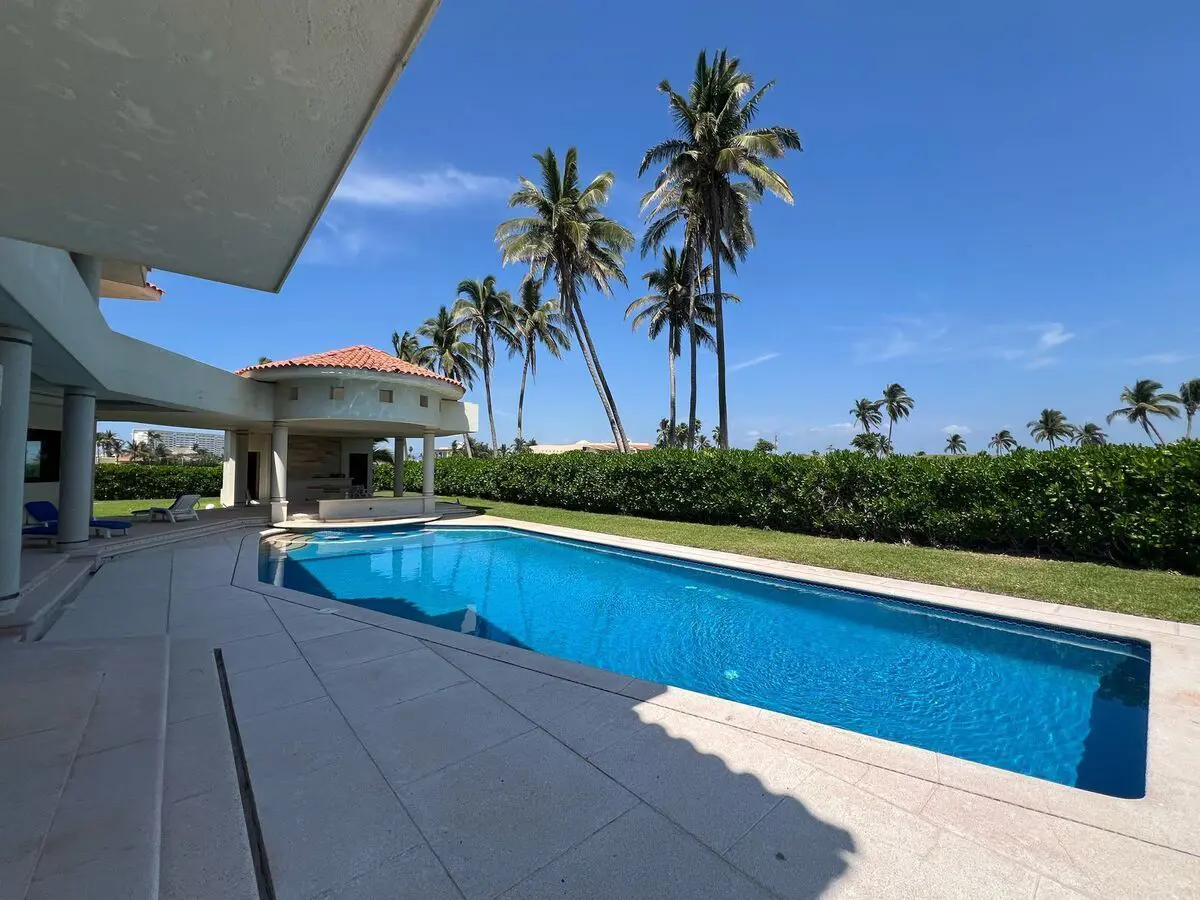 Casa en venta en Plan de los Amates, Acapulco de Juárez — foto 1 de 25