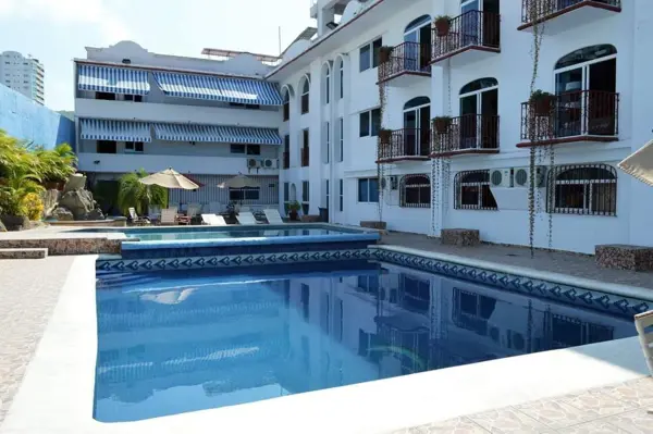 Edificio en venta en Club Deportivo, Acapulco de Juárez — foto 3 de 12