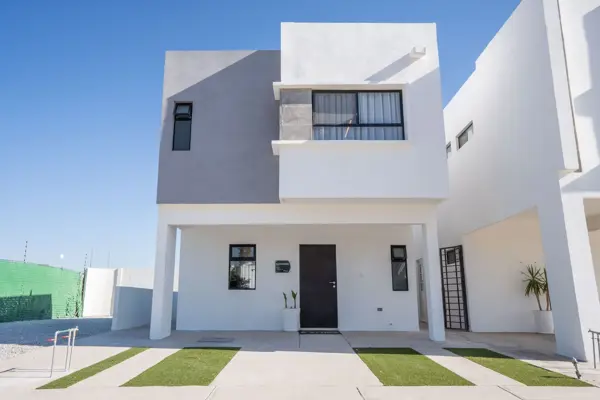 Casa Nueva en Venta con Cochera Semitechada y Sala de T.V.