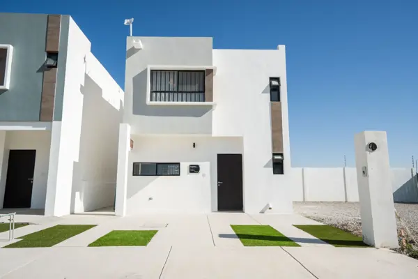 Casa Nueva en Venta con Cochera Semitechada  cercana a Senderos