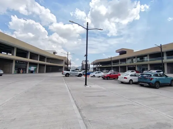 LOCAL COMERCIAL EN RENTA UBICADO PLANTA ALTA DE PLAZA EN LOMAS DE ANGELÓPOLIS LOCAL COMERCIAL EN RENTA UBICADO PLANTA ALTA DE PLAZA EN LOMAS DE ANGELÓPOLIS