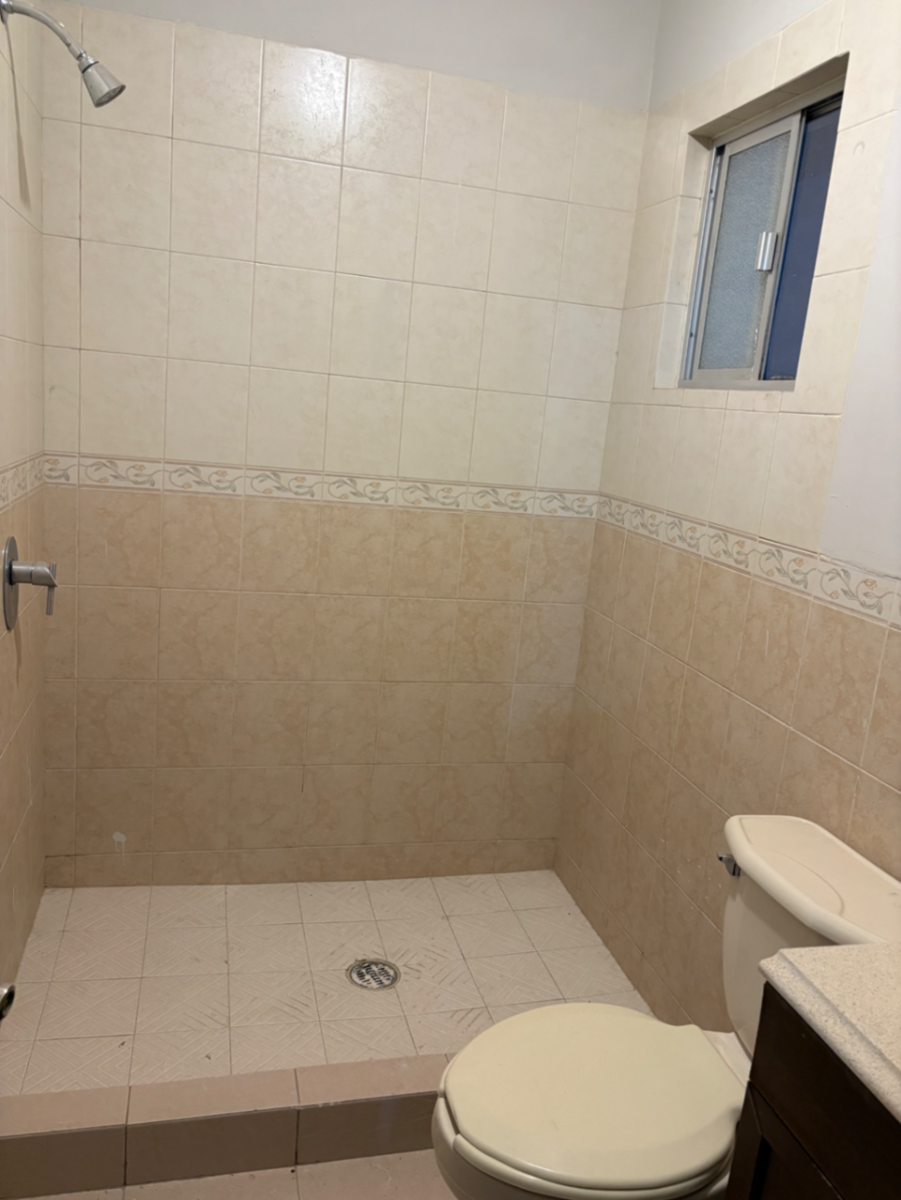 Vista 2 de Renta de Casa en Los Viñedos, Torreón: Comodidad y Espacios Amplios