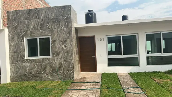 Casa-habitación ubicada Jardín de las Azaleas 101 Fracc. Jardín Residencial Autlán