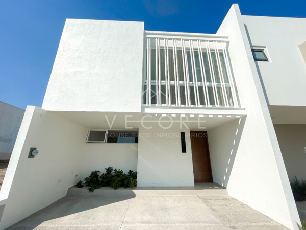 CASA EN VENTA EN "PARAJE CASAS DE AUTOR",  TLAJOMULCO DE ZUÑIGA