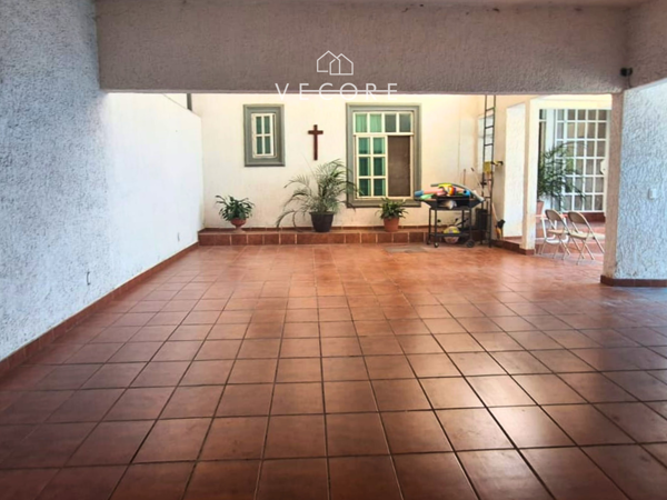 Casa en venta en Fraccionamiento Bugambilias, Zapopan — foto 2 de 33