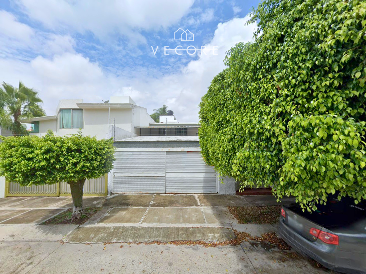 Casa en venta en Fraccionamiento Bugambilias, Zapopan — foto 1 de 33