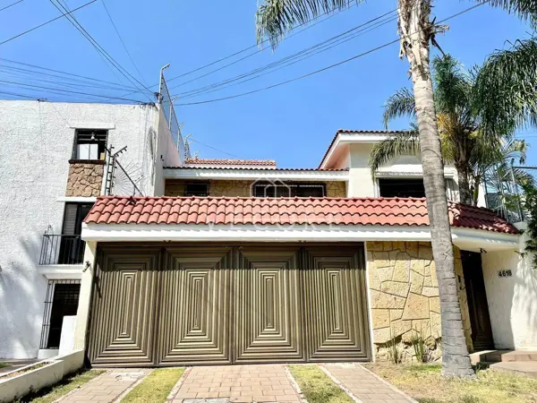 Casa en venta en Jardines Del Sol, Zapopan — foto 2 de 35