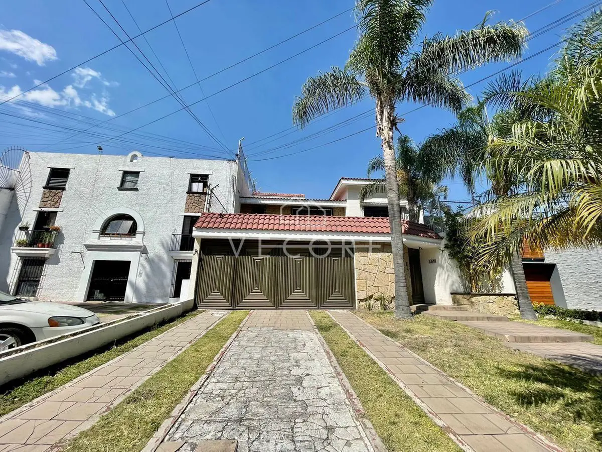 Casa en venta en Jardines Del Sol, Zapopan — foto 1 de 35