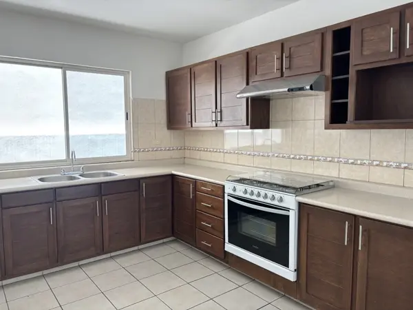 Casa en renta en Portales de Aragón, Saltillo — foto 2 de 21