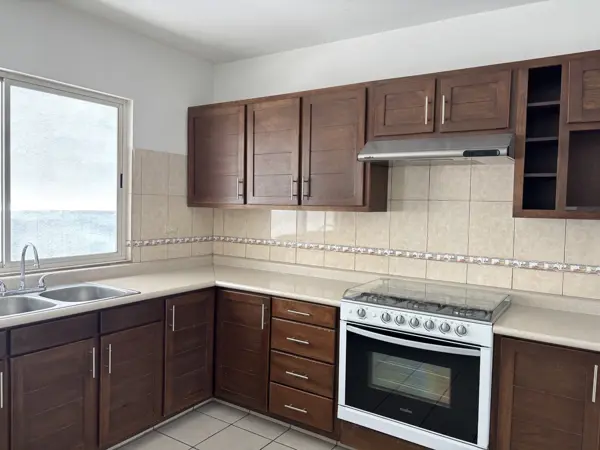 Casa en renta en Portales de Aragón, Saltillo — foto 3 de 21