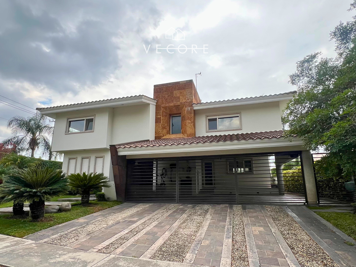 Casa en venta en Bugambilias Country, Guadalajara — foto 1 de 29