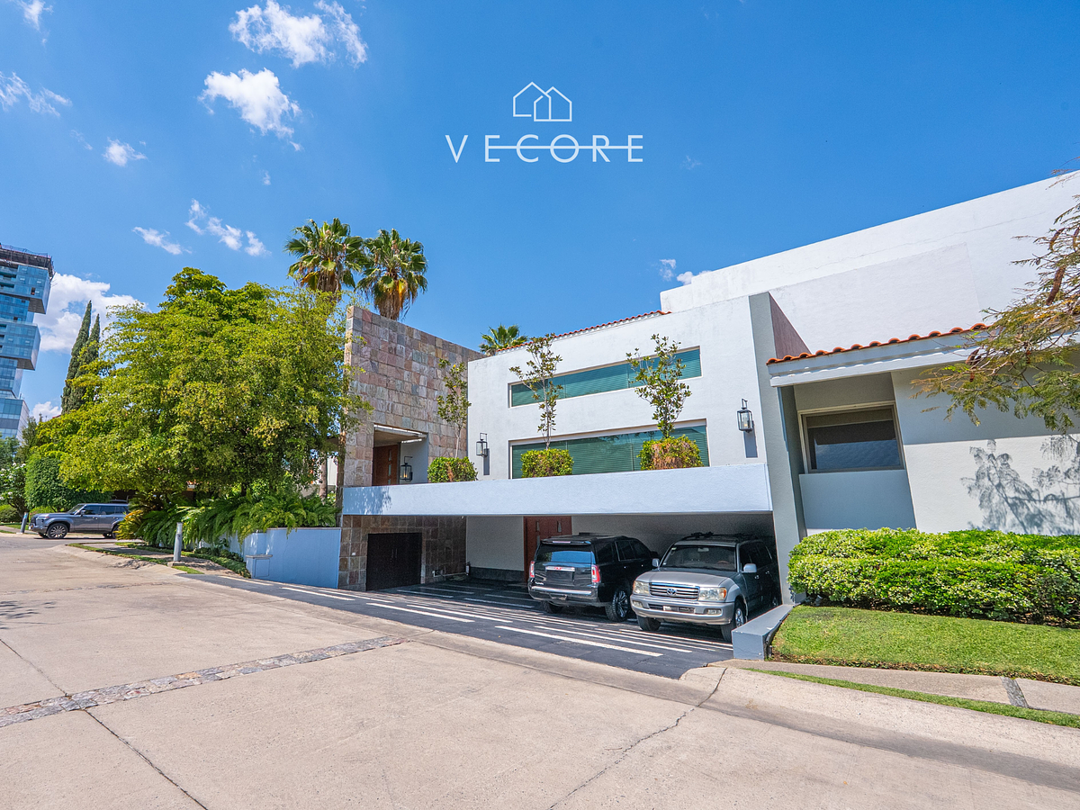Casa en venta en Colinas de San Javier, Guadalajara — foto 1 de 36