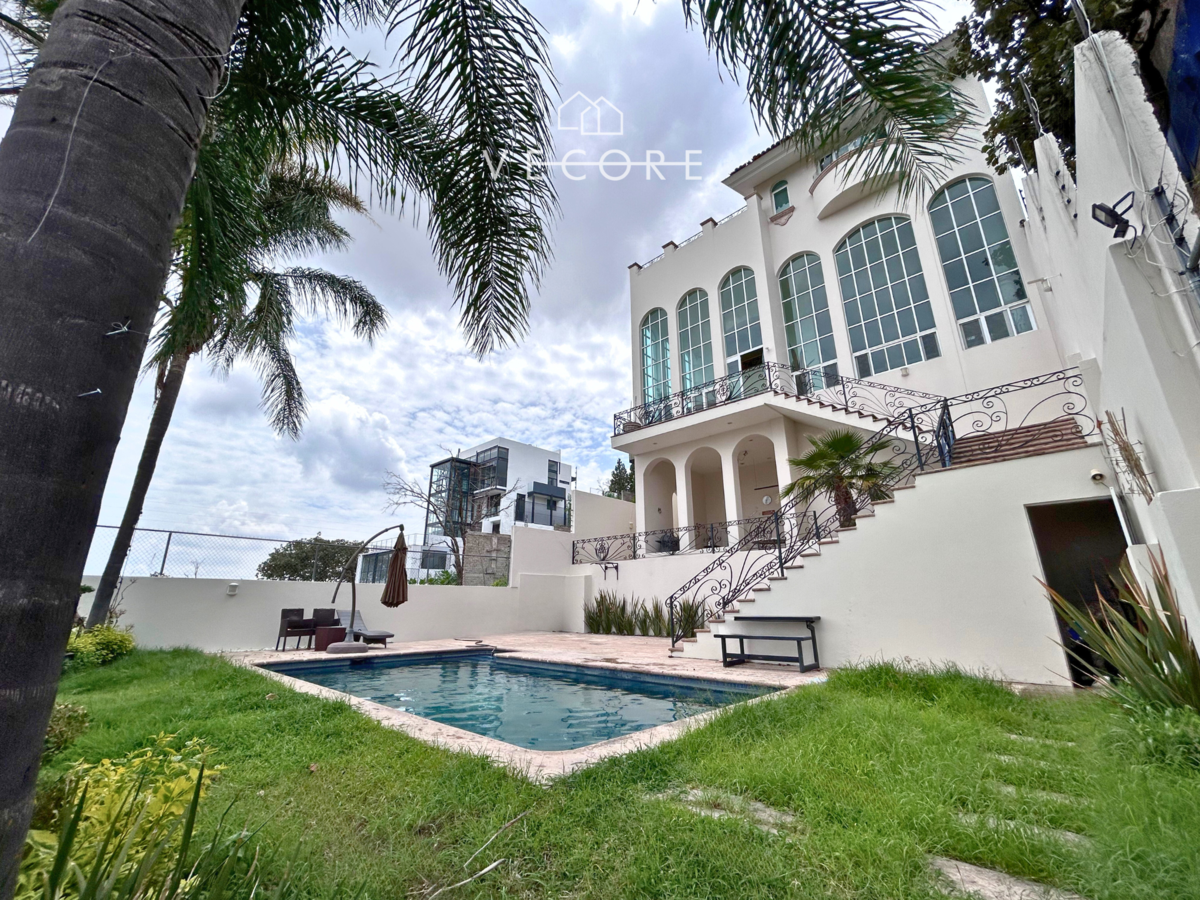 Casa en venta en Fraccionamiento Bugambilias, Zapopan — foto 1 de 22