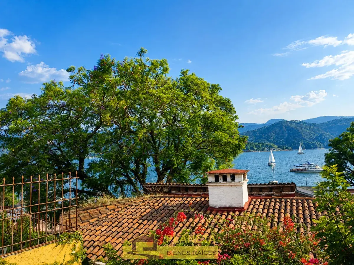 Casa en venta en Valle de Bravo, Valle de Bravo — foto 1 de 13