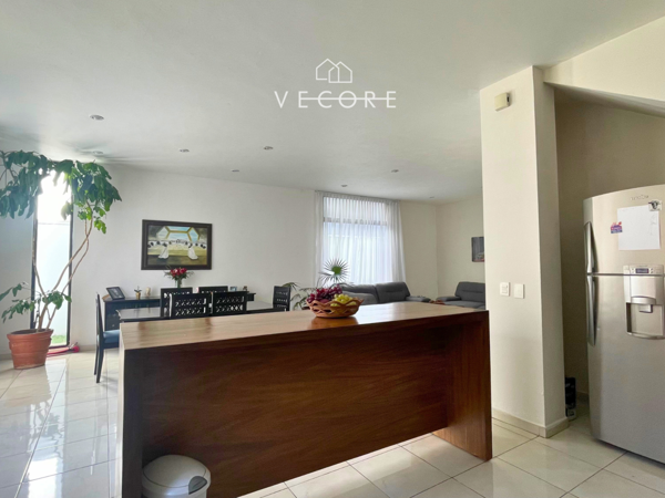 Casa en venta en Residencial Provenza, Tlajomulco de Zúñiga — foto 2 de 37