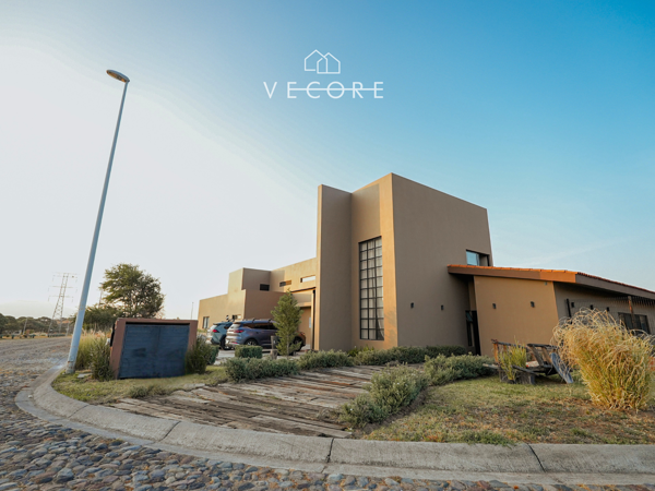 Casa en venta en La Venta del Astillero, Zapopan — foto 2 de 31