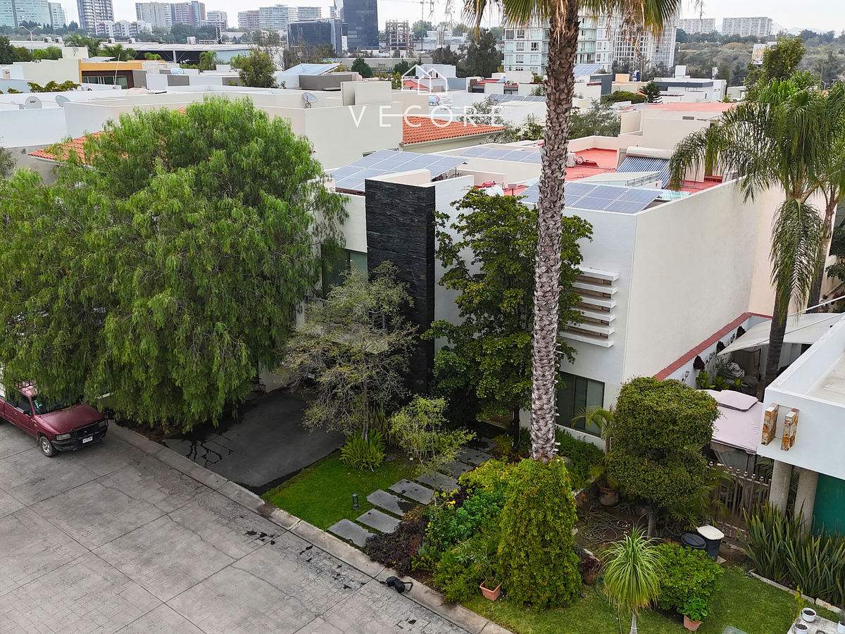 Casa en venta en Puerta de Hierro, Zapopan — foto 1 de 41