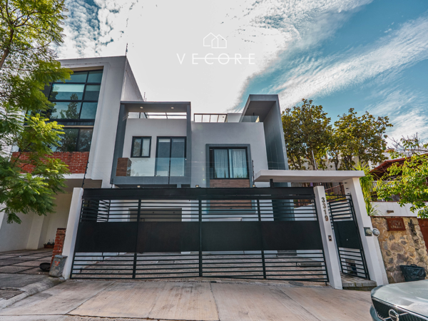 CASA REMODELADA EN VENTA, BUGAMBILIAS 2DA SECCIÓN, ZAPOPAN CASA REMODELADA EN VENTA, BUGAMBILIAS 2DA SECCIÓN, ZAPOPAN