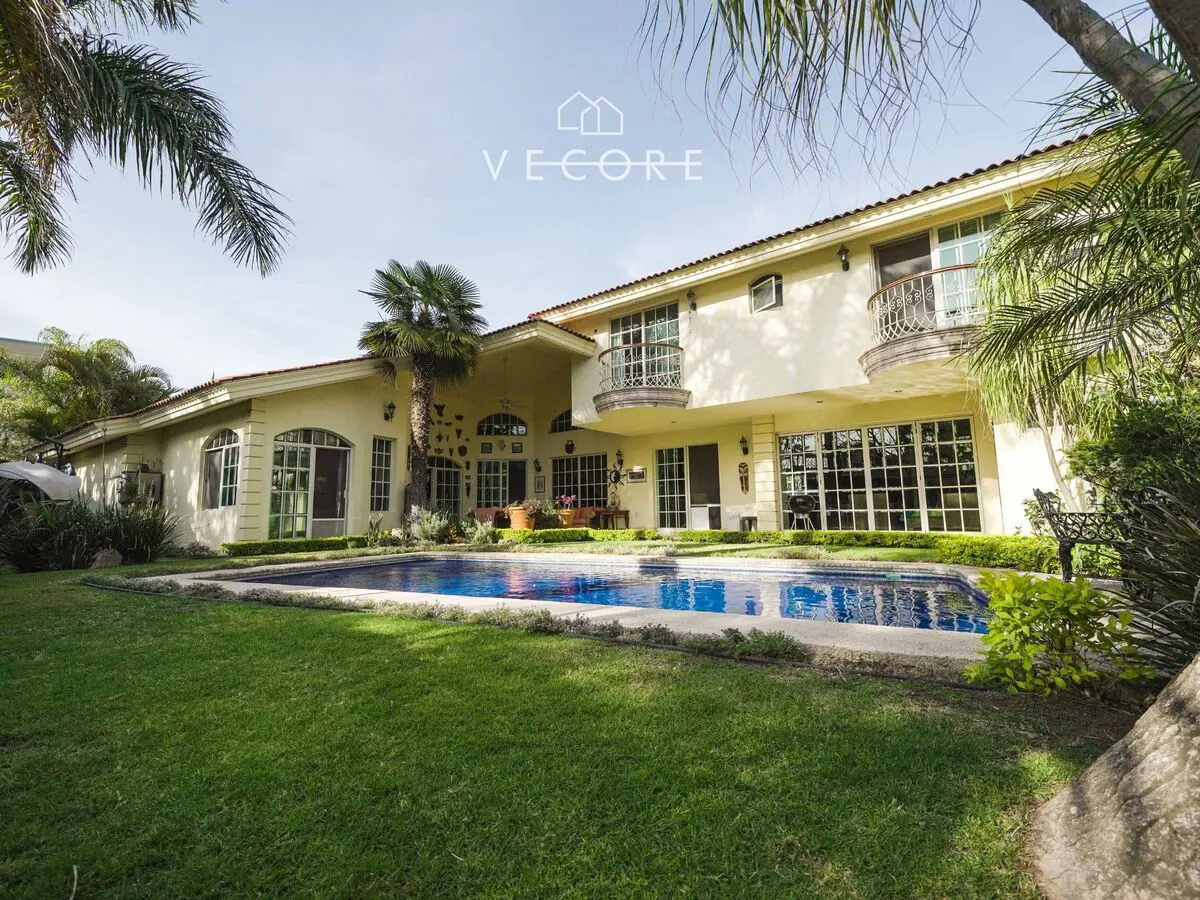 Casa en venta en Fraccionamiento Bugambilias, Zapopan — foto 1 de 26
