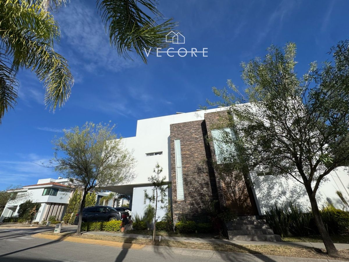 Casa en venta en Virreyes Residencial, Zapopan — foto 1 de 34