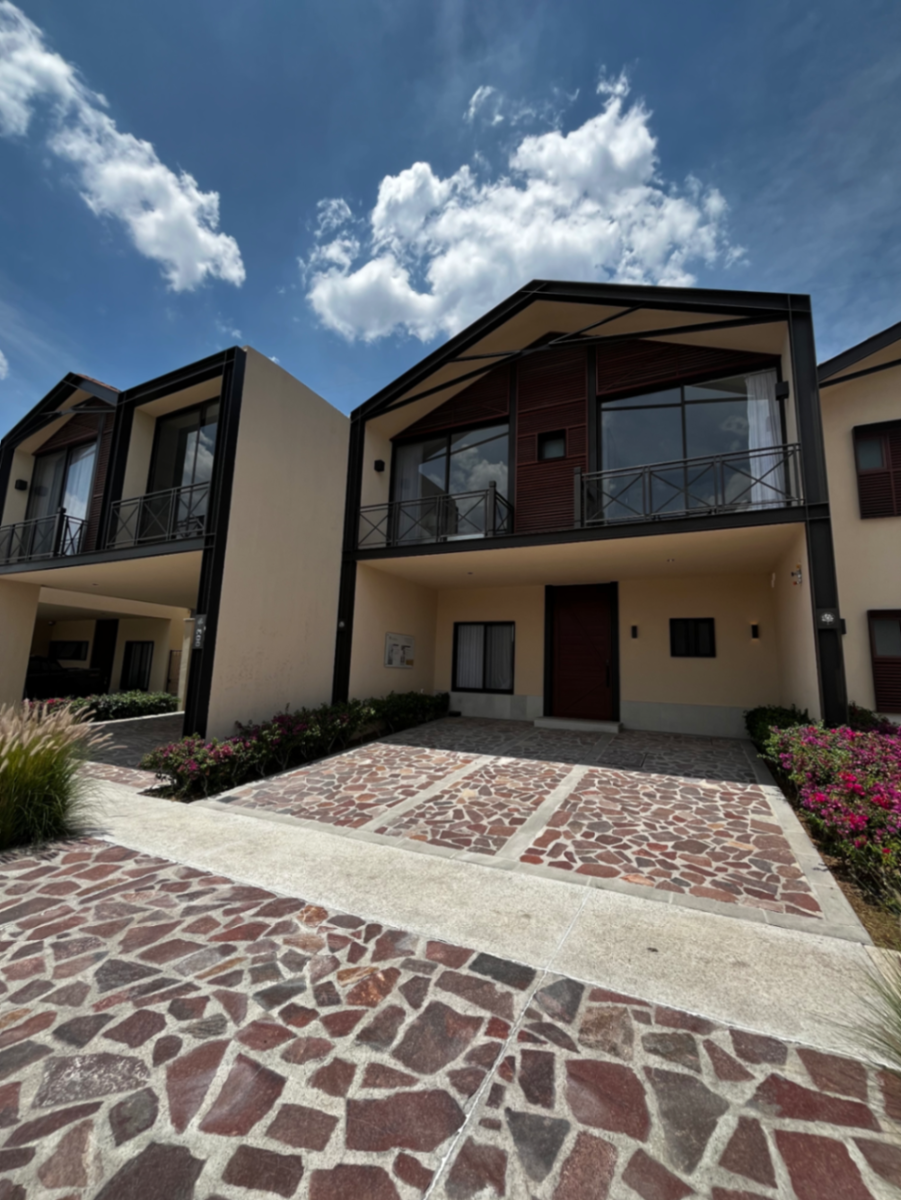 Casa en venta en La Valenciana, León — foto 1 de 2