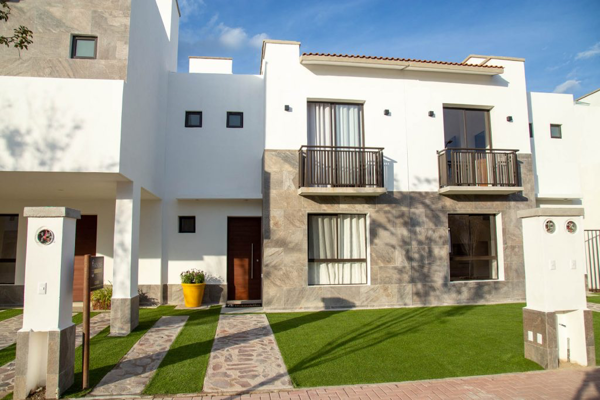Hermosa Casa con Amplio Jardín en Bosques del Dorado Elite