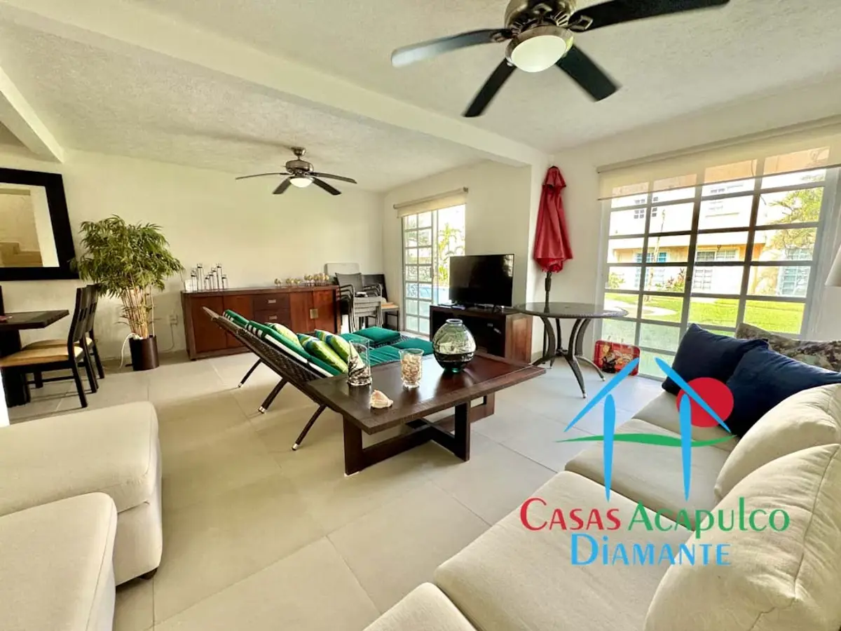 Casa con 3 recámaras, roof garden y salida a las áreas comunes Casa con 3 recámaras, roof garden y salida a las áreas comunes