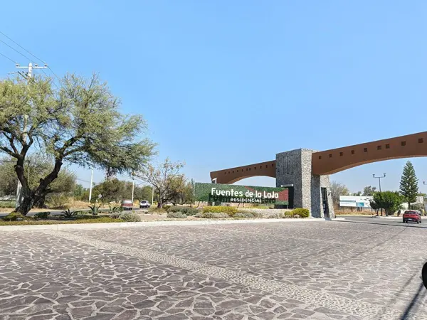 TERRENO EN VENTA FUENTES DEL CONQUISTADOR LA LAJA CELAYA