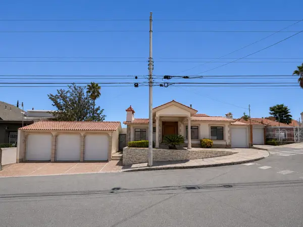 RESIDENCIA DE LUJO EN VENTA EN QUINTAS DEL SOL, CHIHUAHUA