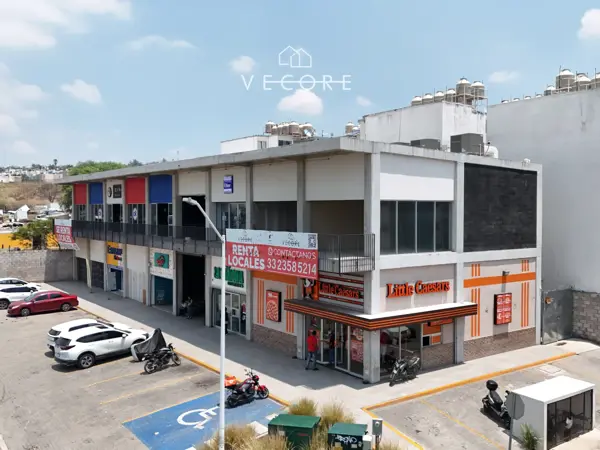 LOCAL COMERCIAL EN RENTA EN  PLAZA EL ROBLE, EN TLAQUEPAQUE