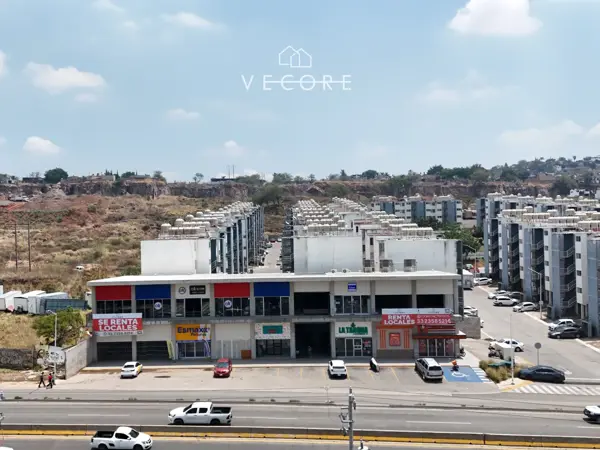LOCAL COMERCIAL EN RENTA EN  PLAZA EL ROBLE, EN TLAQUEPAQUE