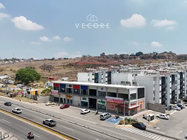 LOCAL COMERCIAL EN RENTA EN  PLAZA EL ROBLE, EN TLAQUEPAQUE