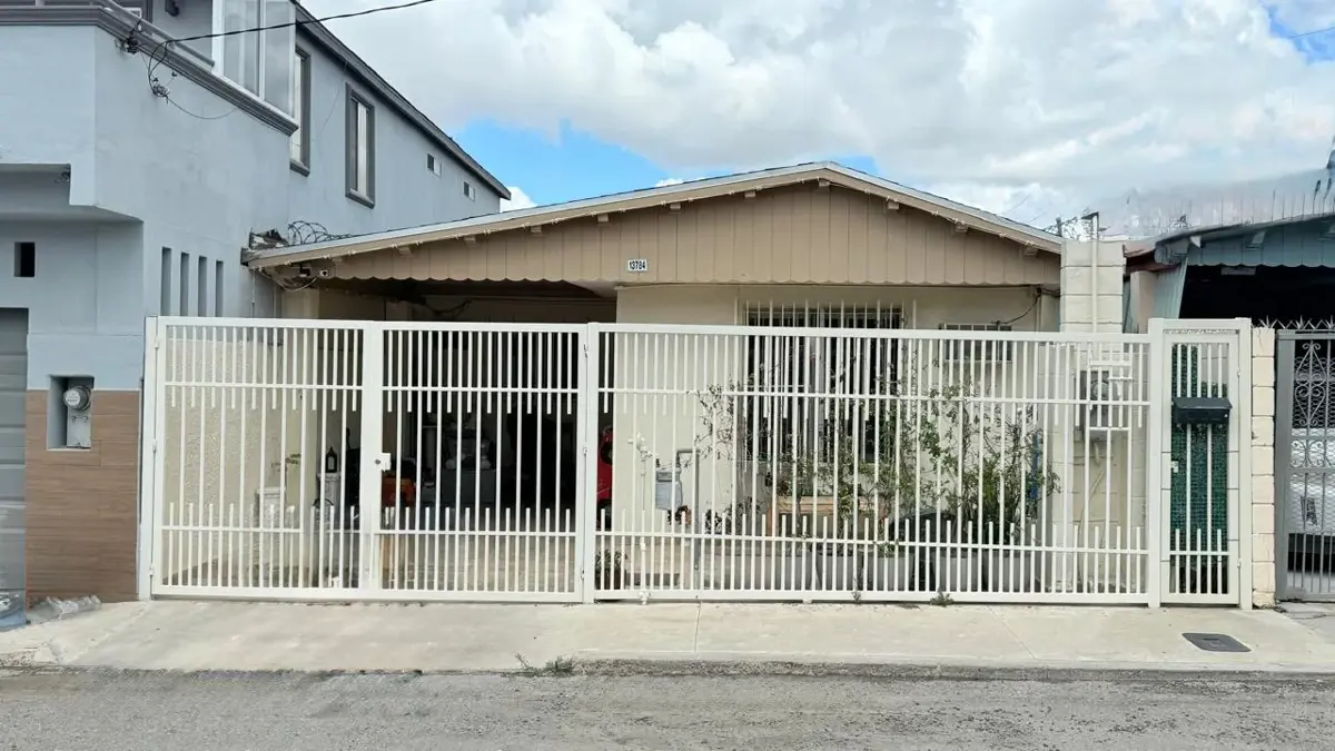 CASA DE 1 NIVEL EN LA ERMITA SUR, 2 RECS, ESTACIONAMIENTO, 160 MT2 TERRENO (8 X 20), 132 MT2 CONST. CASA DE 1 NIVEL EN LA ERMITA SUR, 2 RECS, ESTACIONAMIENTO, 160 MT2 TERRENO (8 X 20), 132 MT2 CONST.
