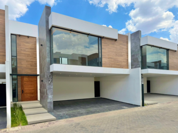Casa en Venta en Comunidad Cerrada en Metepec: Espacios Amplios y Modernos