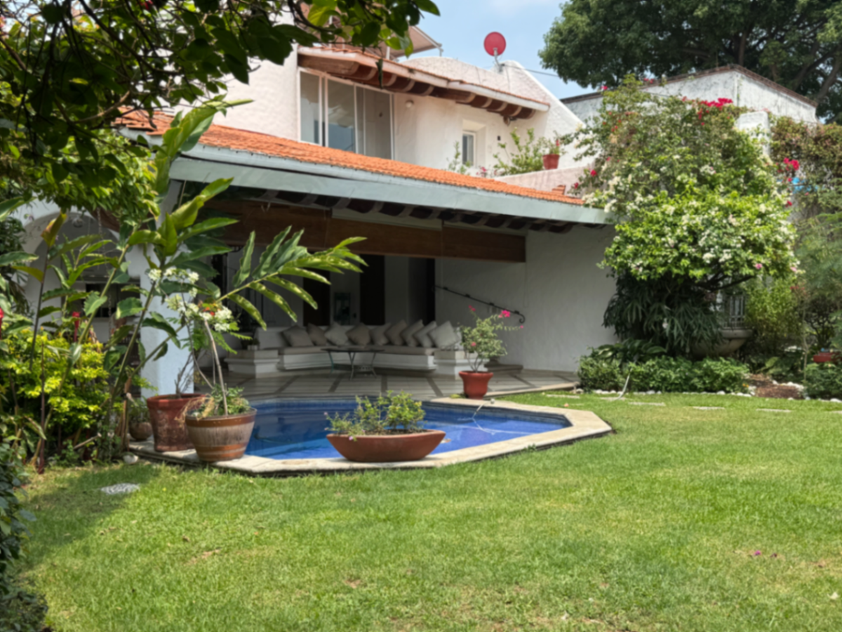 Casa en venta en Club de golf Tabachines, Cuernavaca — foto 1 de 51