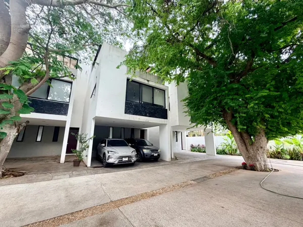 Casa en Venta en Privada en Chuburna con Paneles y Alberca Merida Yuc