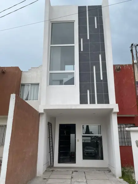 SE VENDE CASA TOTALMENTE REMODELADA EN CAMPESTRE VILLAS DEL ALALAMO PACHUCA HGO.