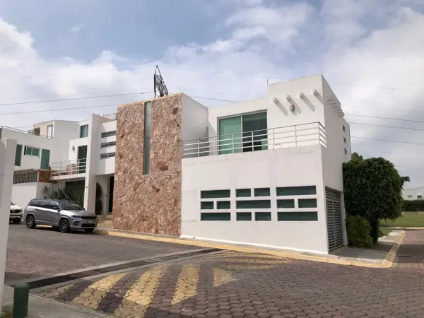 Casa en venta, Xilotzingo, Fracc. San José el Carpintero, Puebla.